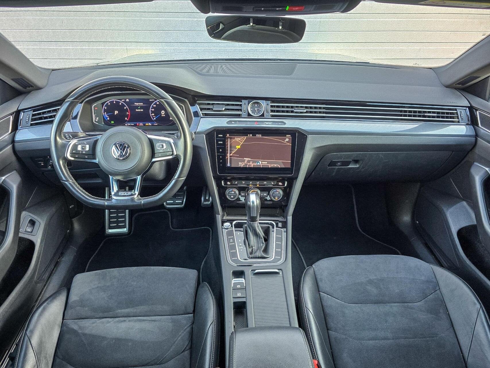 VOLKSWAGEN ARTEON 2.0 TSI R-LINE|ACC|CARPLAY|CAMERA|VIRTUAL, Auto's, Arteon, Zwart, Bedrijf, 1500 kg