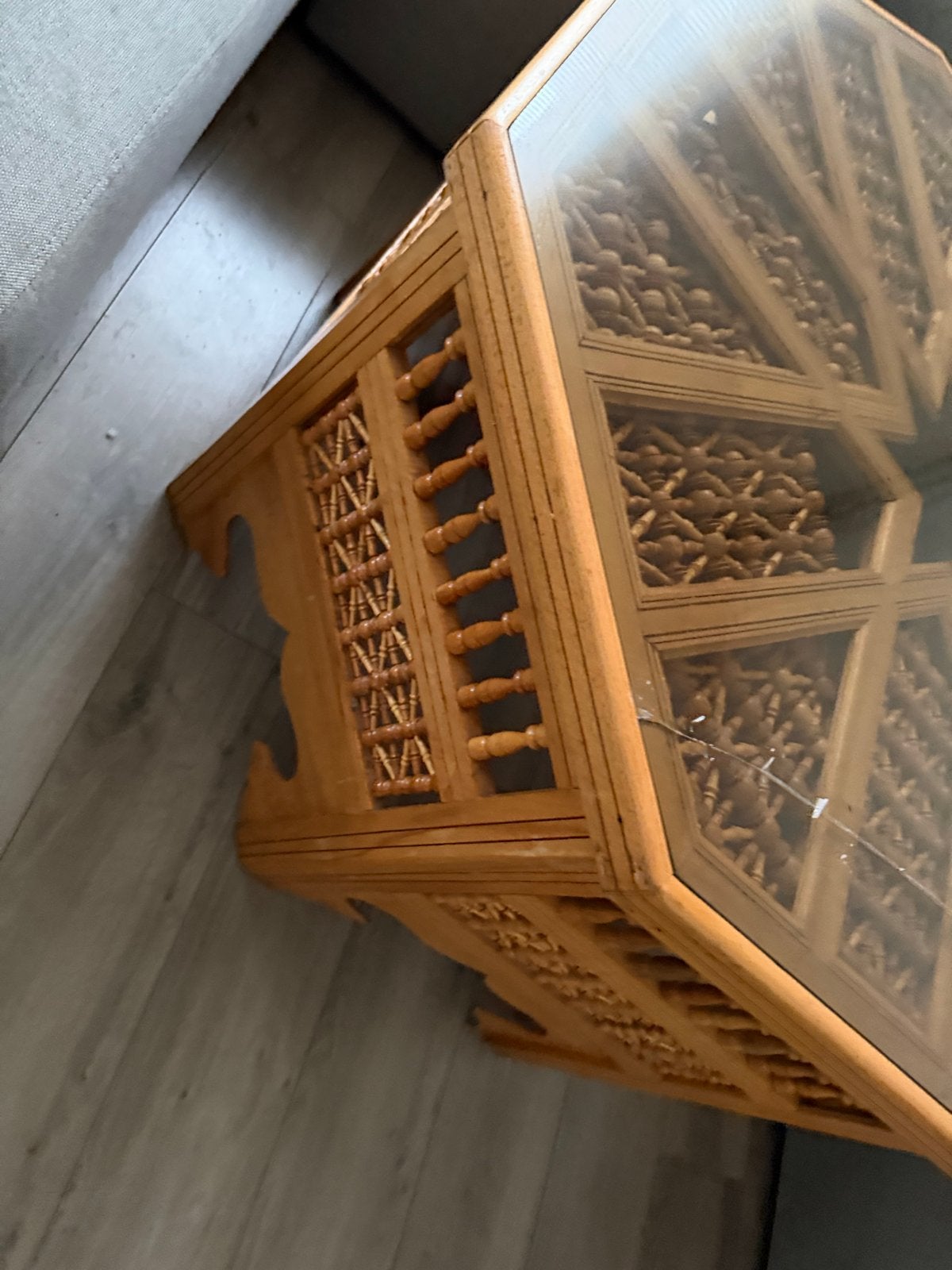 Sedari houten tafel met glasplaat (barst), Ophalen, Gebruikt, 100 tot 150 cm, 50 tot 75 cm