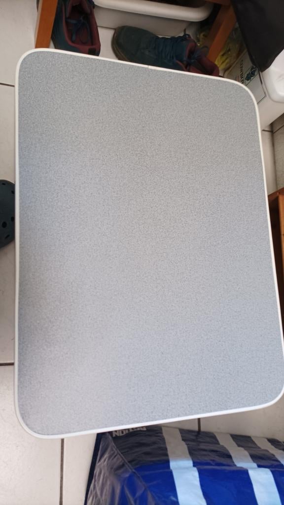 Laag campingtafeltje, Caravans en Kamperen, Kampeermeubelen, Ophalen, Zo goed als nieuw, Campingtafel