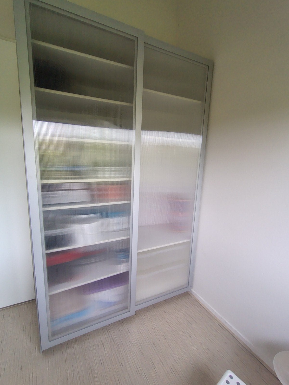 Kledingkast met schuifdeuren en planken, Ophalen, Gebruikt