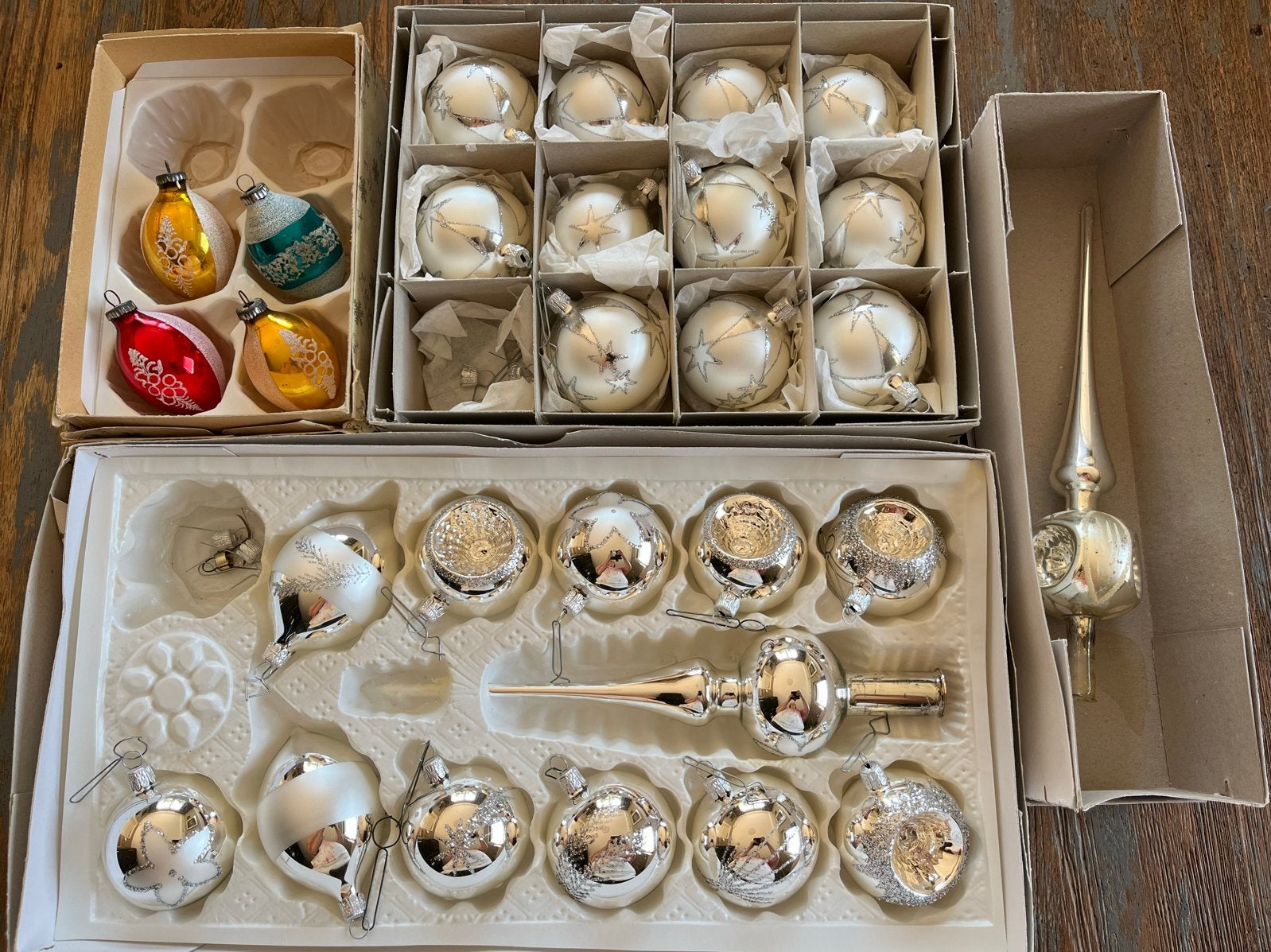 Vintage kerstballen en piek, Diversen, Kerst, Ophalen of Verzenden, Gebruikt