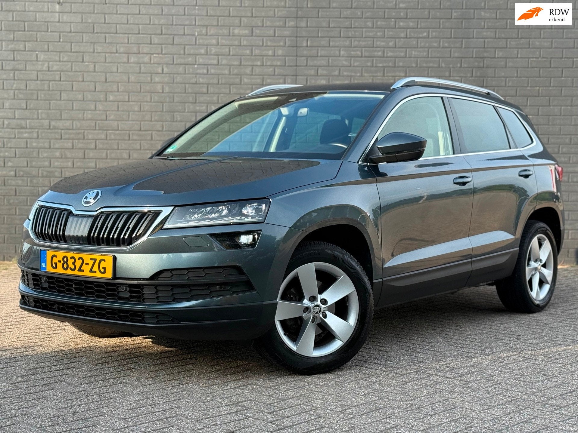 Skoda Karoq 1.5 TSI ACT AUTOMAAT Business Edition Xenon Virt, Auto's, Stof, 4 cilinders, 150 pk, Bedrijf