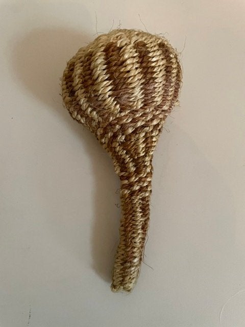 Handgemaakte gevlochten mandrammelaar. Percussie Afrika., Antiek en Kunst, Ophalen, Natuurlijk materiaal, Overige typen, Handgemaakt