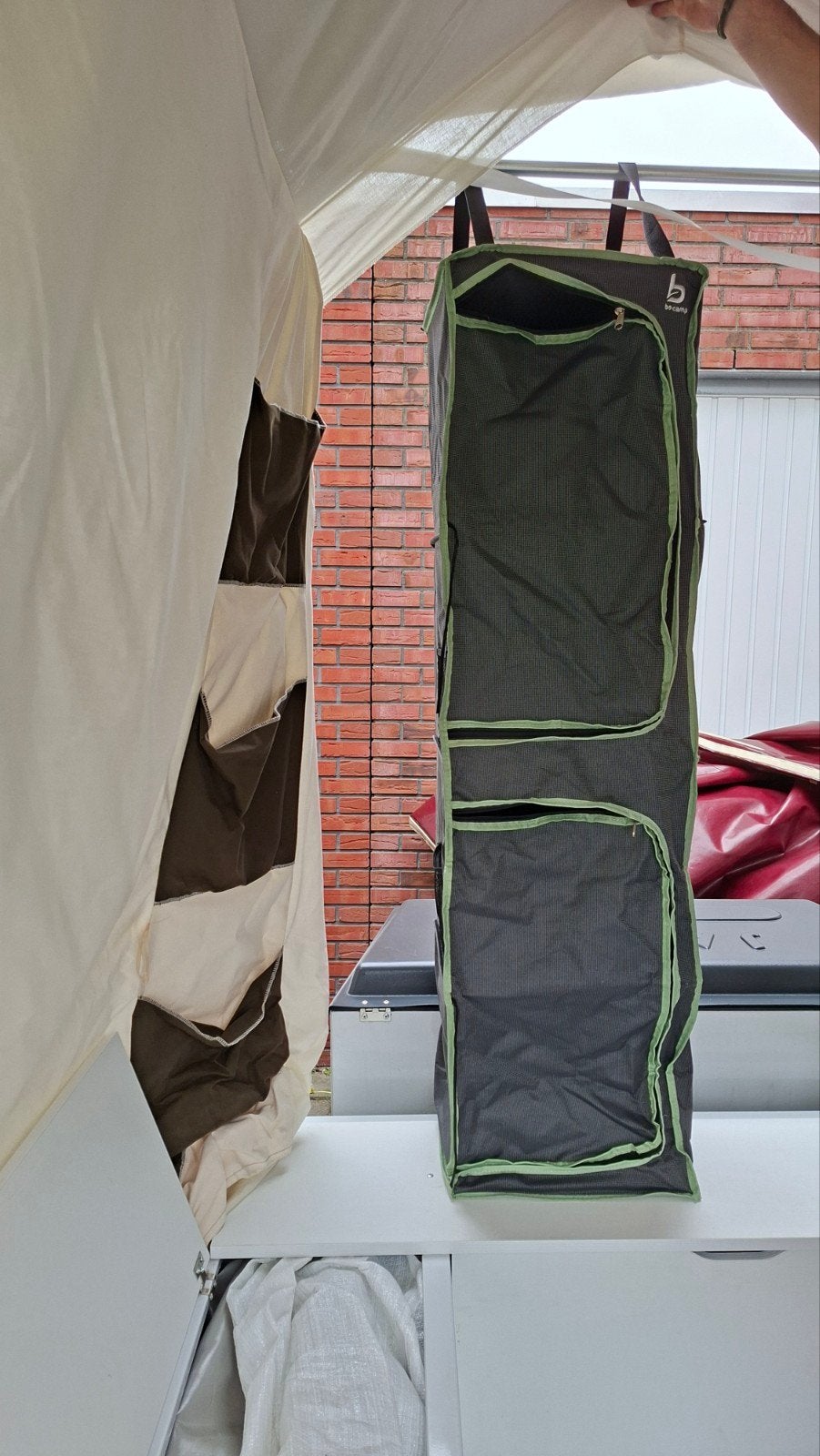 bo-camp hangkast (2x) + stang om aan te hangen, Caravans en Kamperen, Kampeeraccessoires, Ophalen of Verzenden, Zo goed als nieuw