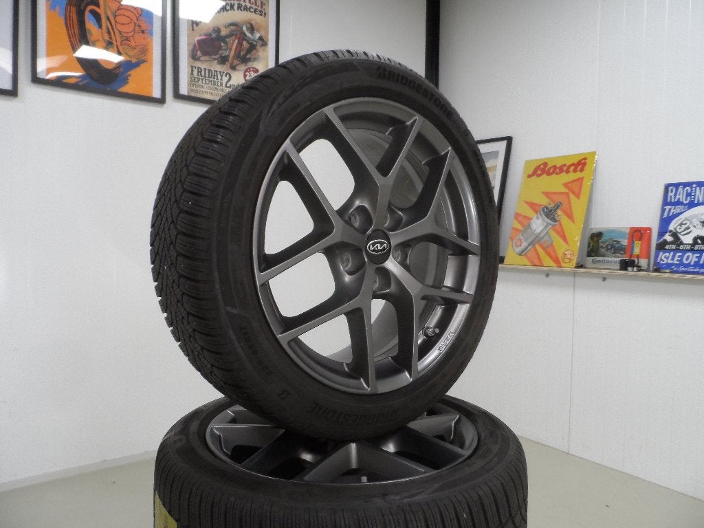 17 inch Kia Ceed recent winterbanden set in goede staat, Slowakije, Gebruikt, Banden en Velgen, 17 inch