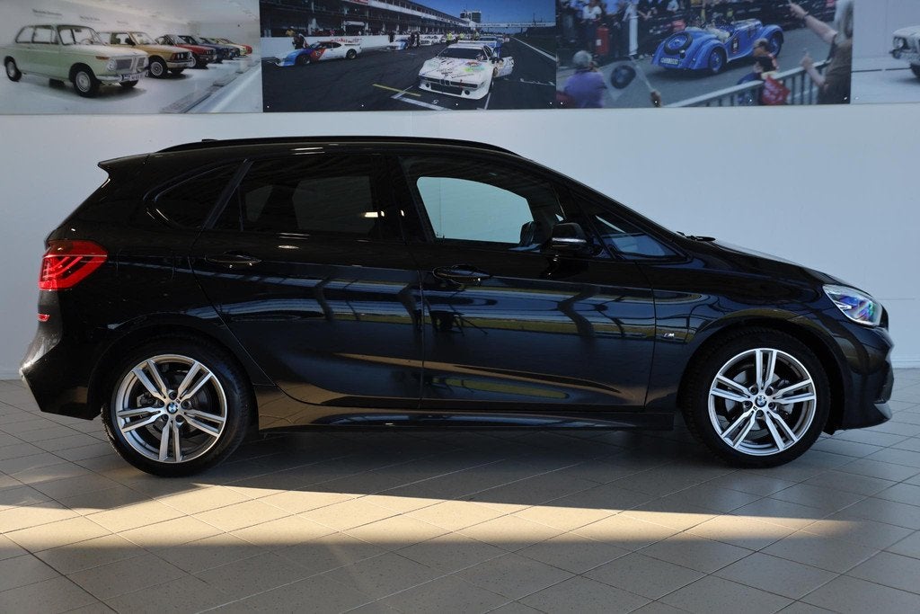 BMW 2 Serie Active Tourer 218i M Sportpakket | Trekhaak | Ac, 730 kg, Gebruikt, Zwart, 3 cilinders