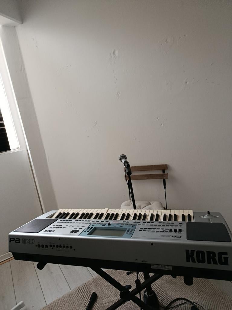 Korg Pa 50 Oriental, Korg, 61 toetsen, Gebruikt, Met standaard