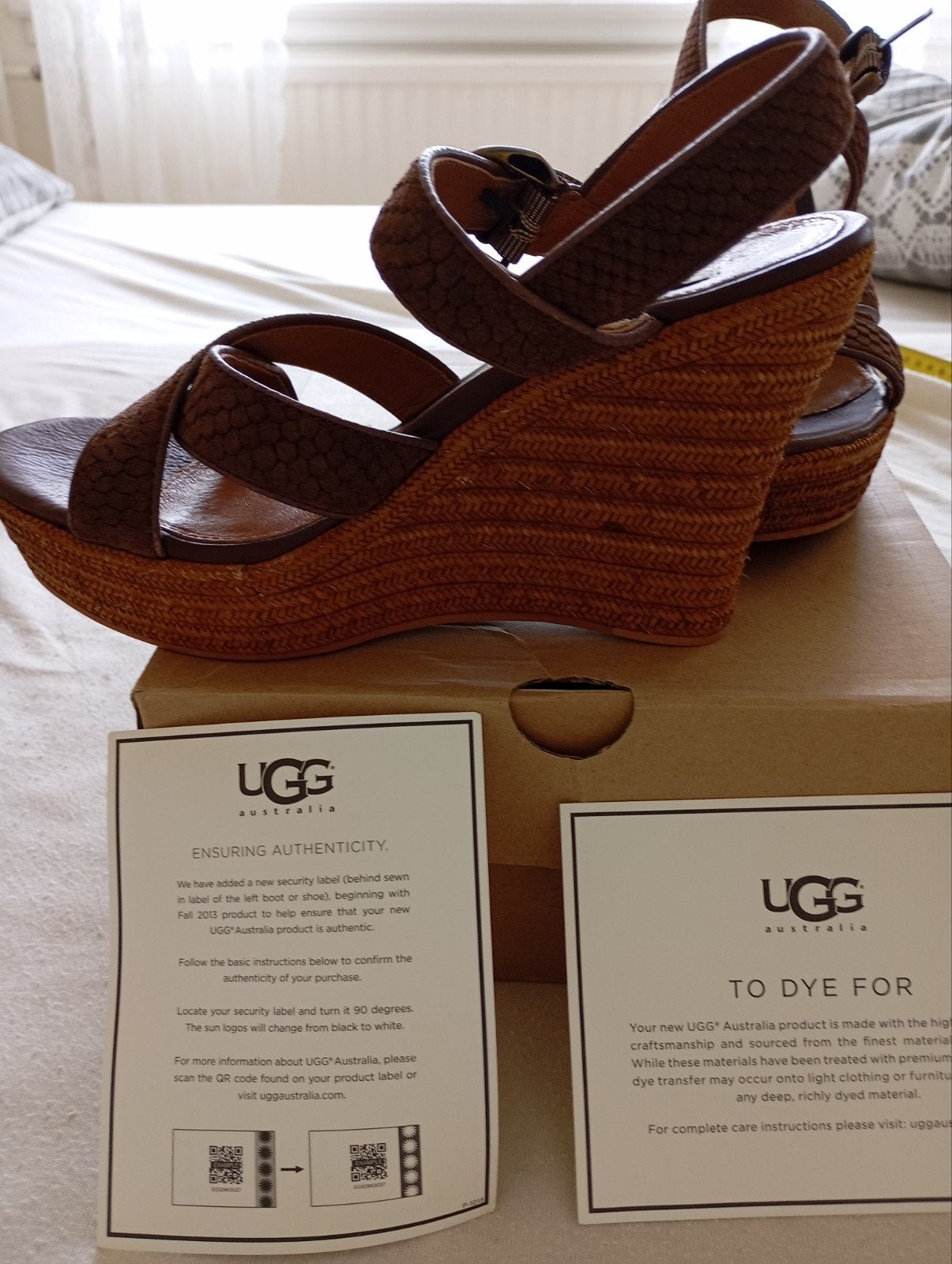 Originele UGG sandalen met sleehak, Kleding | Dames, UGG, Bruin, Zo goed als nieuw, Sandalen of Muiltjes