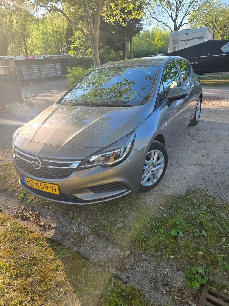 Opel Astra 1.6 Cdti 81KW 5D 2017 Grijs, Auto's, Voorwielaandrijving, 4 cilinders, Origineel Nederlands, Particulier