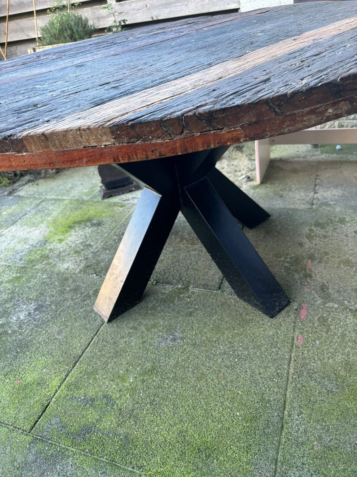 Ronde tafel van oud treinbiels hout, 142 cm diameter, Ophalen, Gebruikt, Rond, Overige houtsoorten