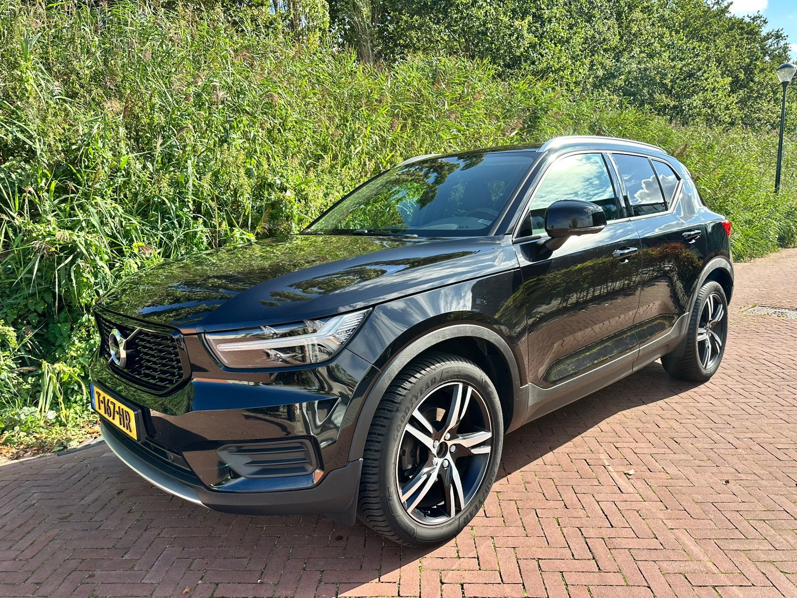Volvo XC40 1.5 T3 Momentum (2018) – Panoramadak  – Trekhaak, Voorwielaandrijving, 156 pk, Zwart, 1468 kg