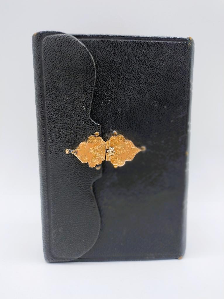Bijbel met gouden knipslot, L.J. Veerman, Fa. Haeseker, Verzenden, Goud
