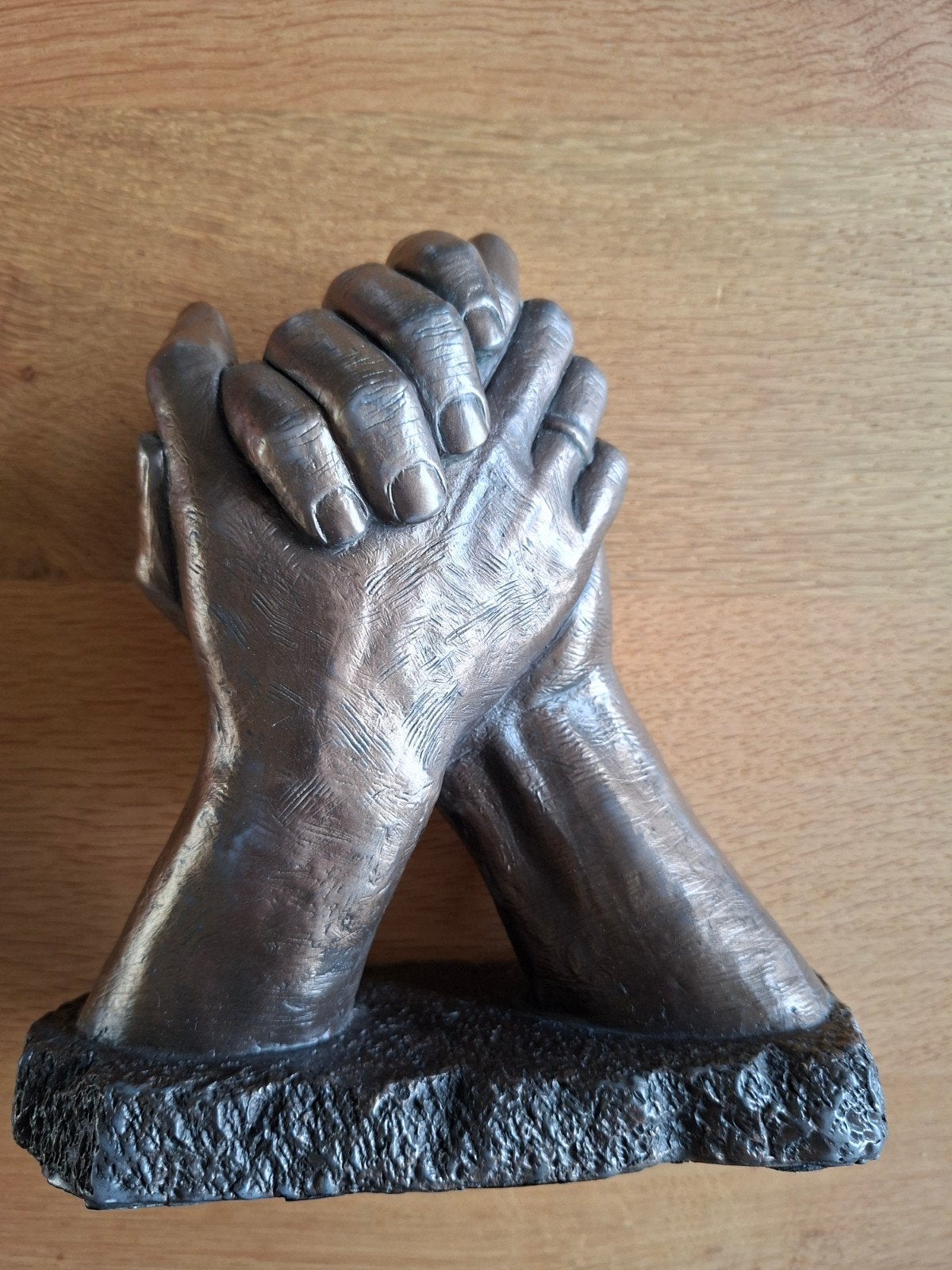 Bronzen beeld van ineengestrengelde handen, Ophalen of Verzenden