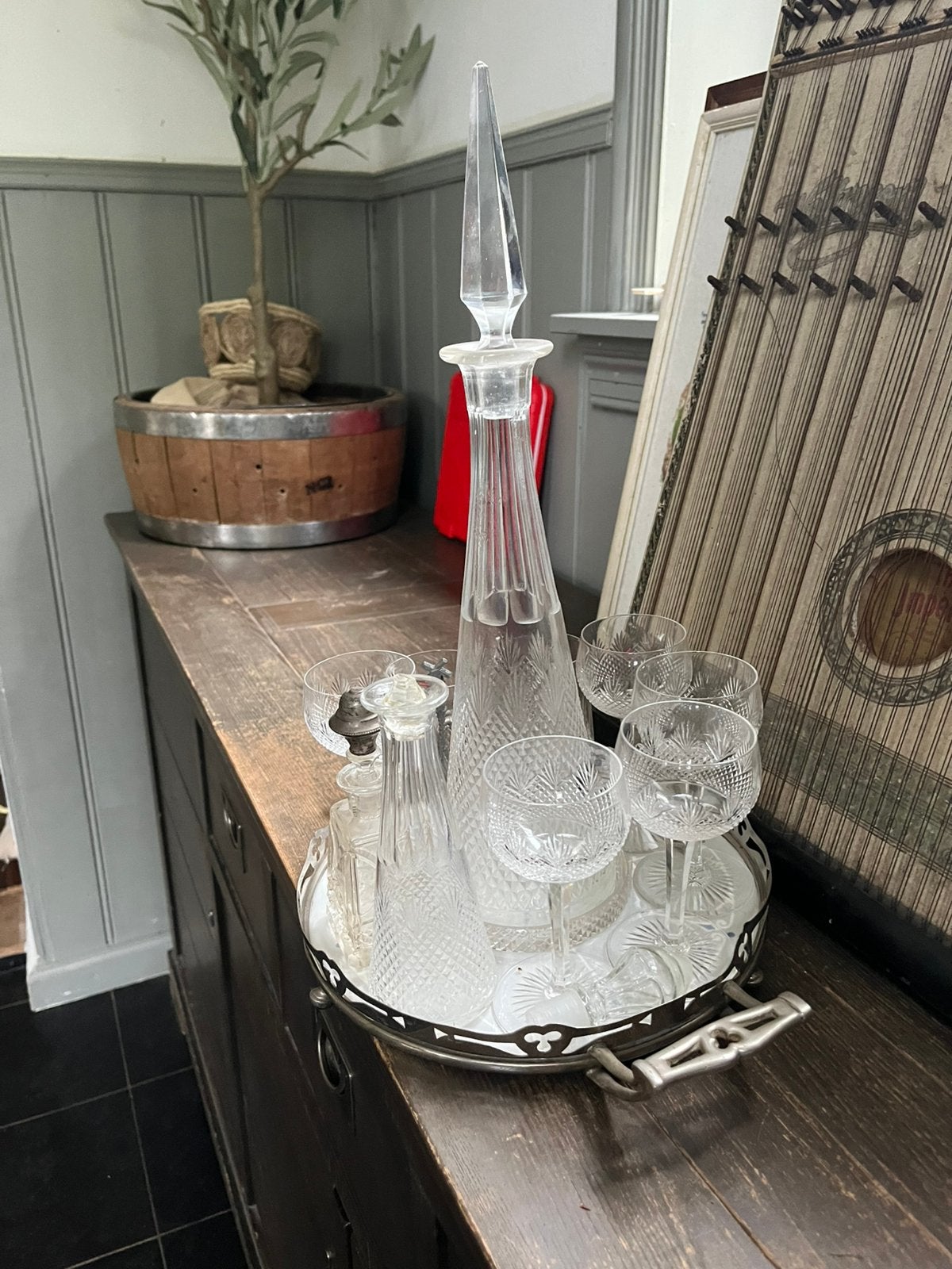 Antieke kristallen karaf met glazen op dienblad, Antiek en Kunst, Ophalen of Verzenden