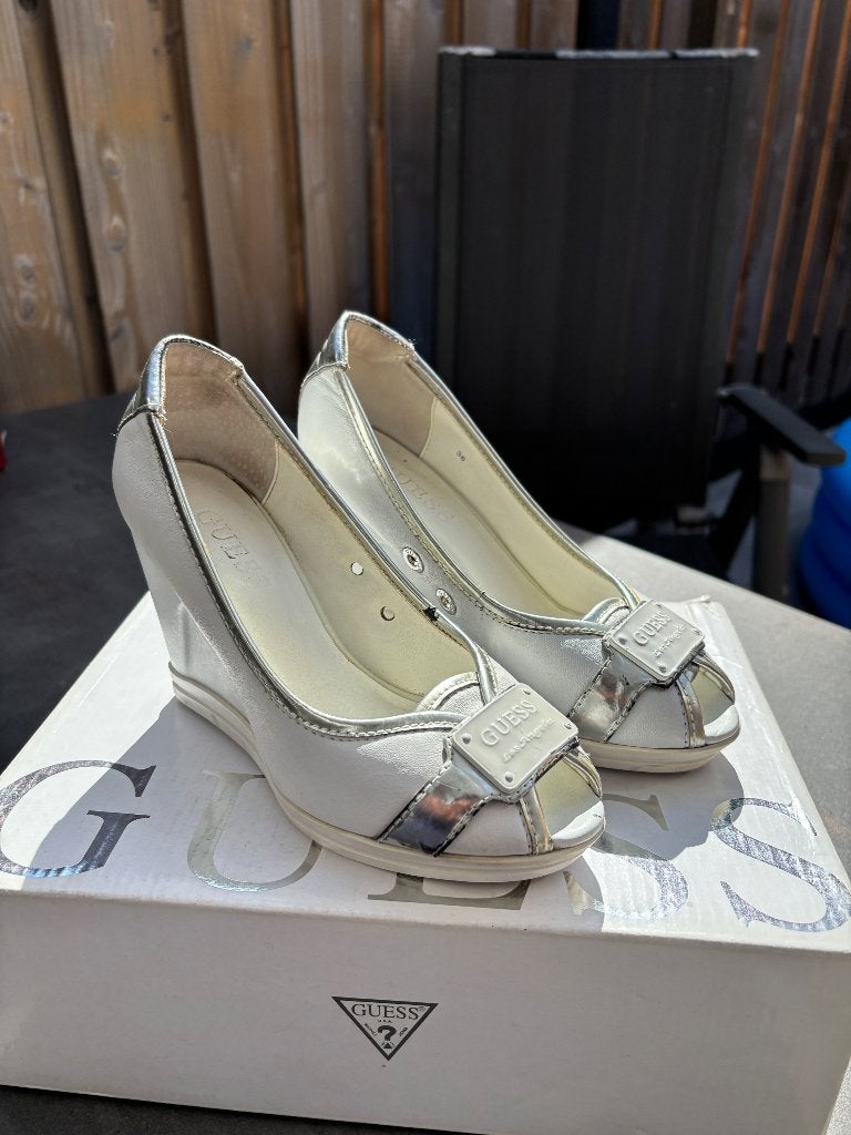 Guess sleehak maat 36 wit y2k, Wit, Nieuw, Sandalen of Muiltjes, Ophalen of Verzenden