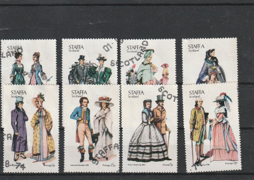 2 Kaartjes met klederdracht postzegels. Zie afbeelding., Ophalen of Verzenden