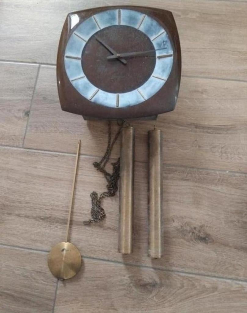 Junghans wandklok.

Mooie houten wandklok van het merk Jungh, Antiek en Kunst, Antiek | Klokken, Ophalen of Verzenden