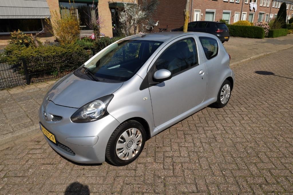 Toyota Aygo 1.0 12V Vvt-i 3DRS MMT 2008. NAP // Nieuwe APK, Auto's, Toyota, Voorwielaandrijving, Stof, Zwart, 4 stoelen