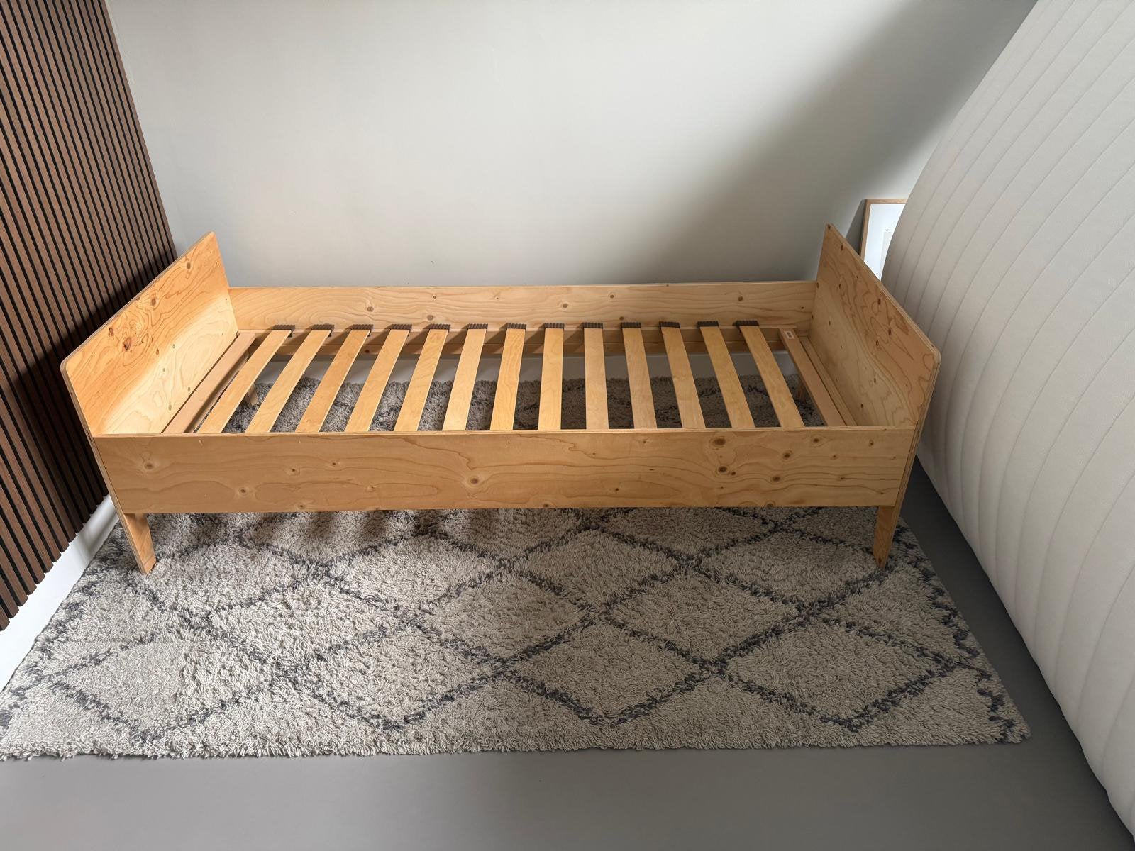 Bed Piet Hein Eek (imitatie, 90x200 cm), Kinderen en Baby's, Ophalen of Verzenden, 180 cm of meer, 85 tot 100 cm, Lattenbodem