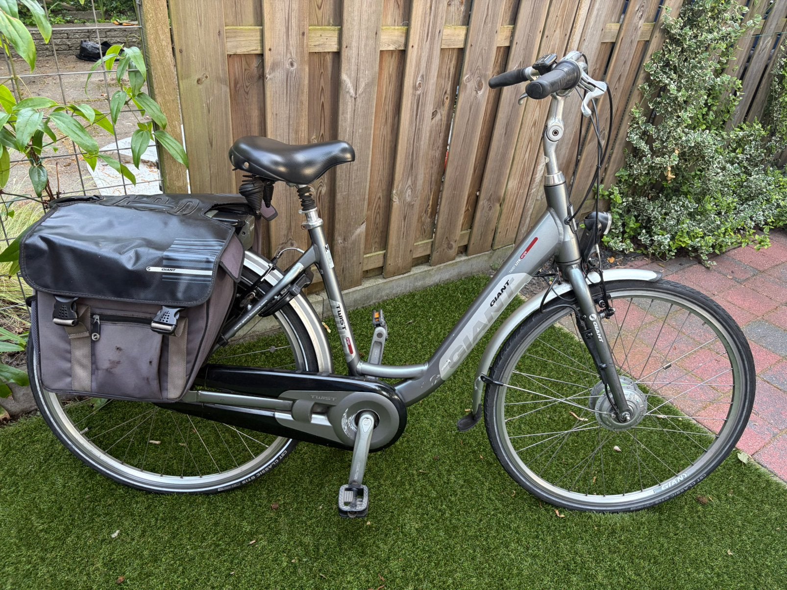 Te koop elektrische damesfiets giant, Ophalen, Zo goed als nieuw, Minder dan 30 km per accu, Giant