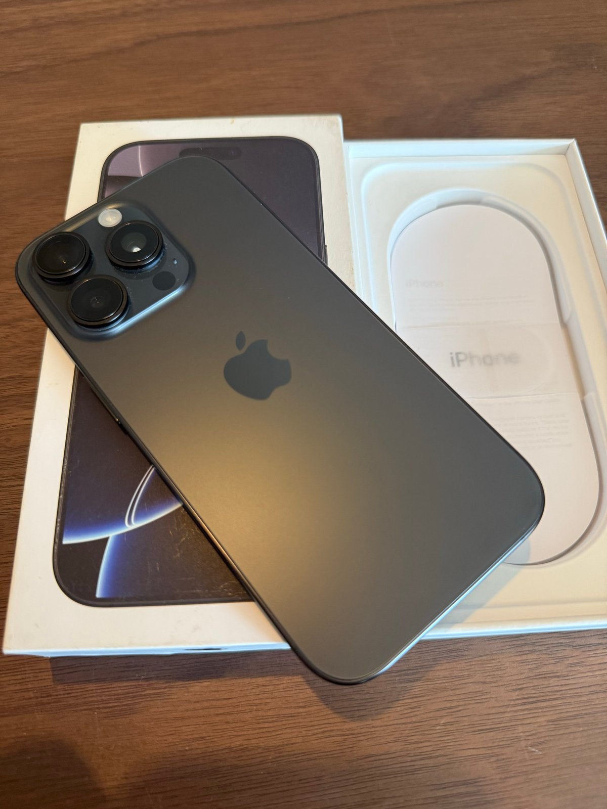 Nieuwstaat iPhone 16 Pro 128GB Titanium Zwart, IPhone 16 Pro, 128 GB, 89 %, Zwart