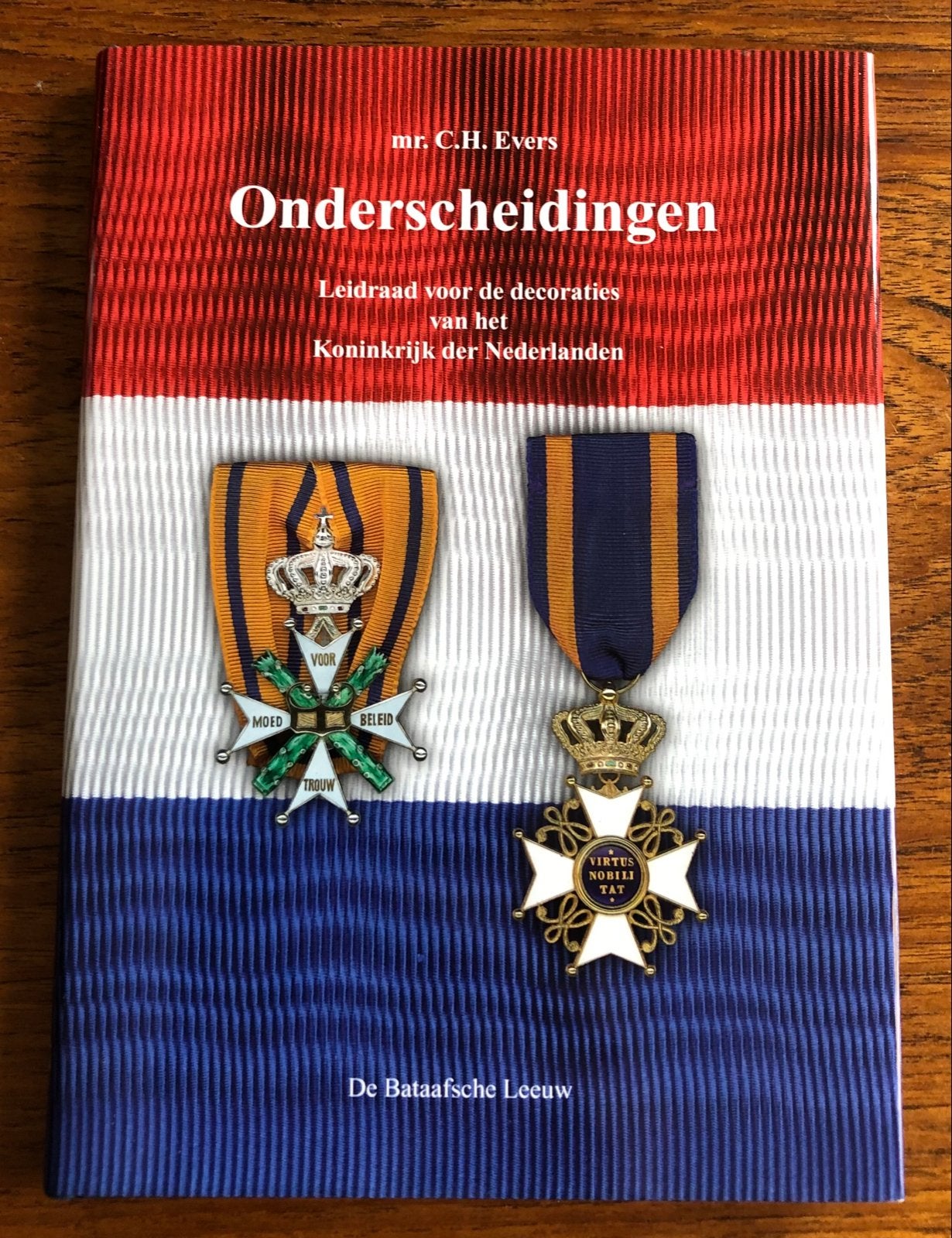 Onderscheidingen en Decoraties Nederland, Ophalen of Verzenden, Landmacht, Nederland, Boek of Tijdschrift