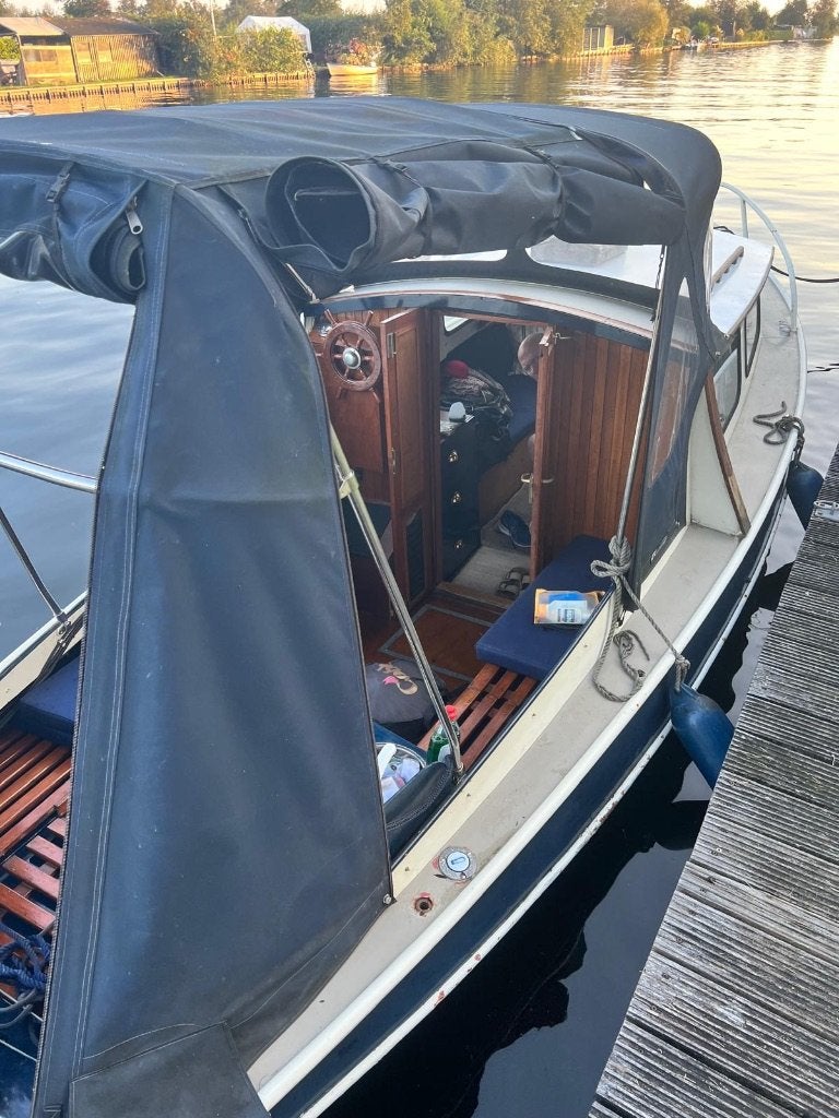 Weekend kruiser, Watersport en Boten, Motorboten en Motorjachten, Gebruikt, Staal, Benzine, Buitenboordmotor, Afdekzeil, Koelkast