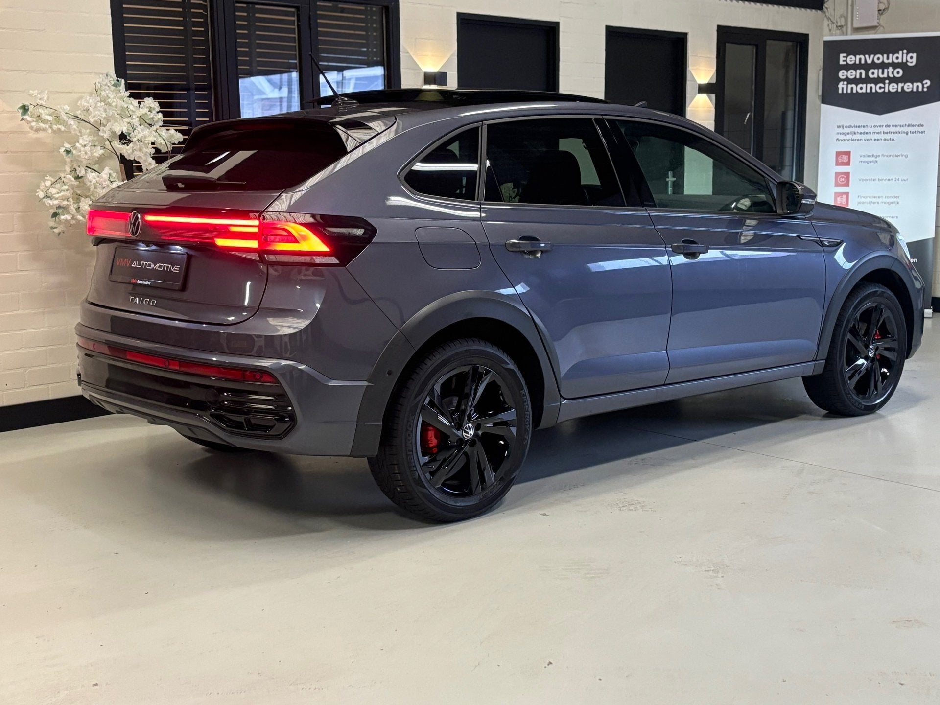 Volkswagen Taigo 1.5 TSI R-Line Cam|Pano|Beats|IQ-light|Ledb, Dealer onderhouden, Stof, Zwart, 4 cilinders