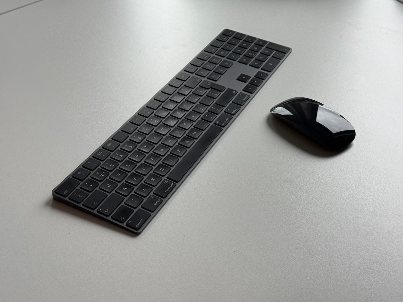 2 x Apple Magic Keyboard + Magic Mouse 2 – Space Gray, Computers en Software, Toetsenborden, Ophalen of Verzenden, Zo goed als nieuw
