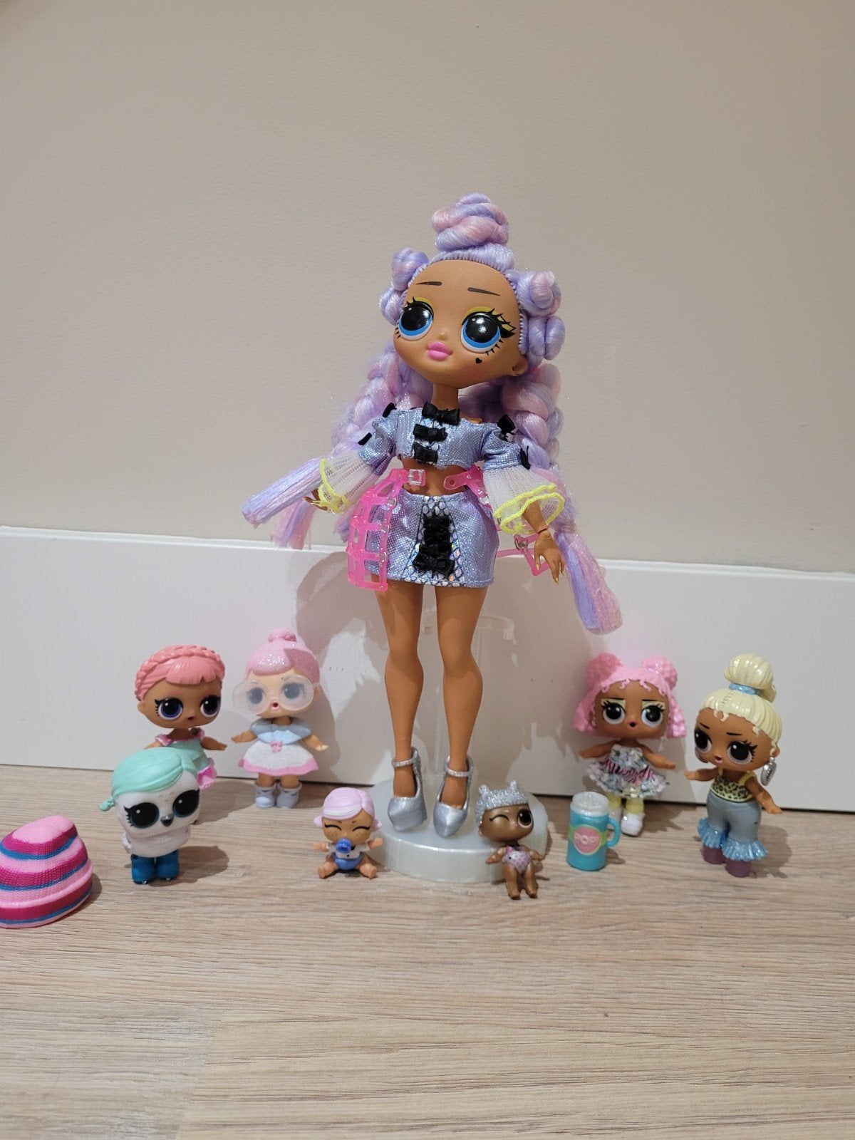 Grote LOL OMG pop met 7 kleine LOL poppen en accessoires, Ophalen of Verzenden, Gebruikt, Overige typen