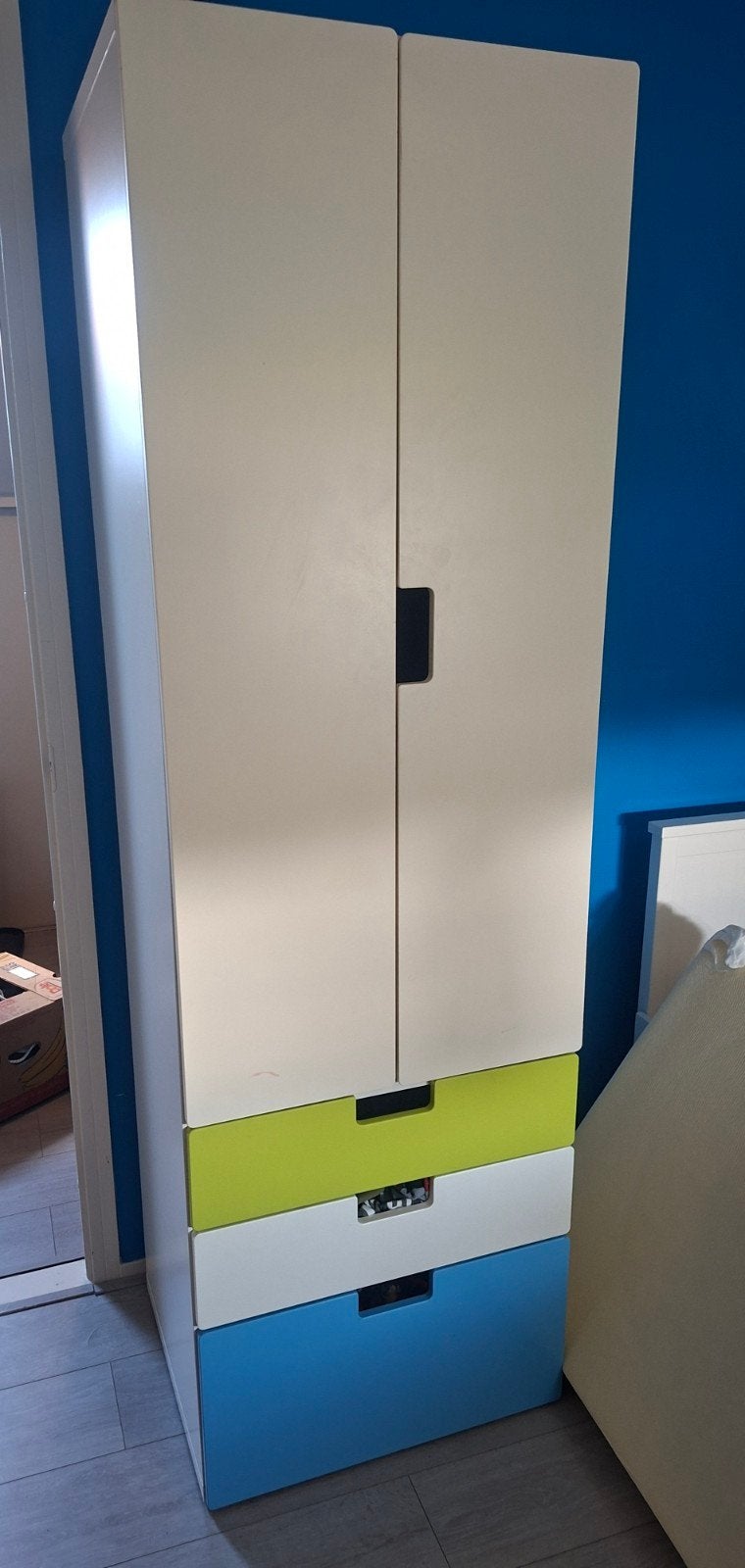 2x kinder kledingkast en 1klein kastje, Kinderen en Baby's, Kinderkamer | Commodes en Kasten, Ophalen, Gebruikt, Minder dan 75 cm