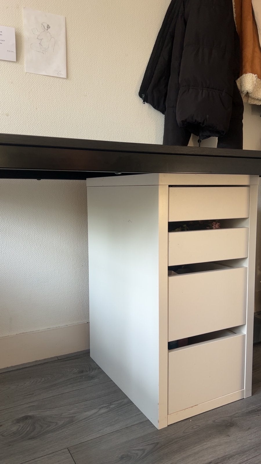 Black Ikea desk with white drawers, Ophalen, Zo goed als nieuw