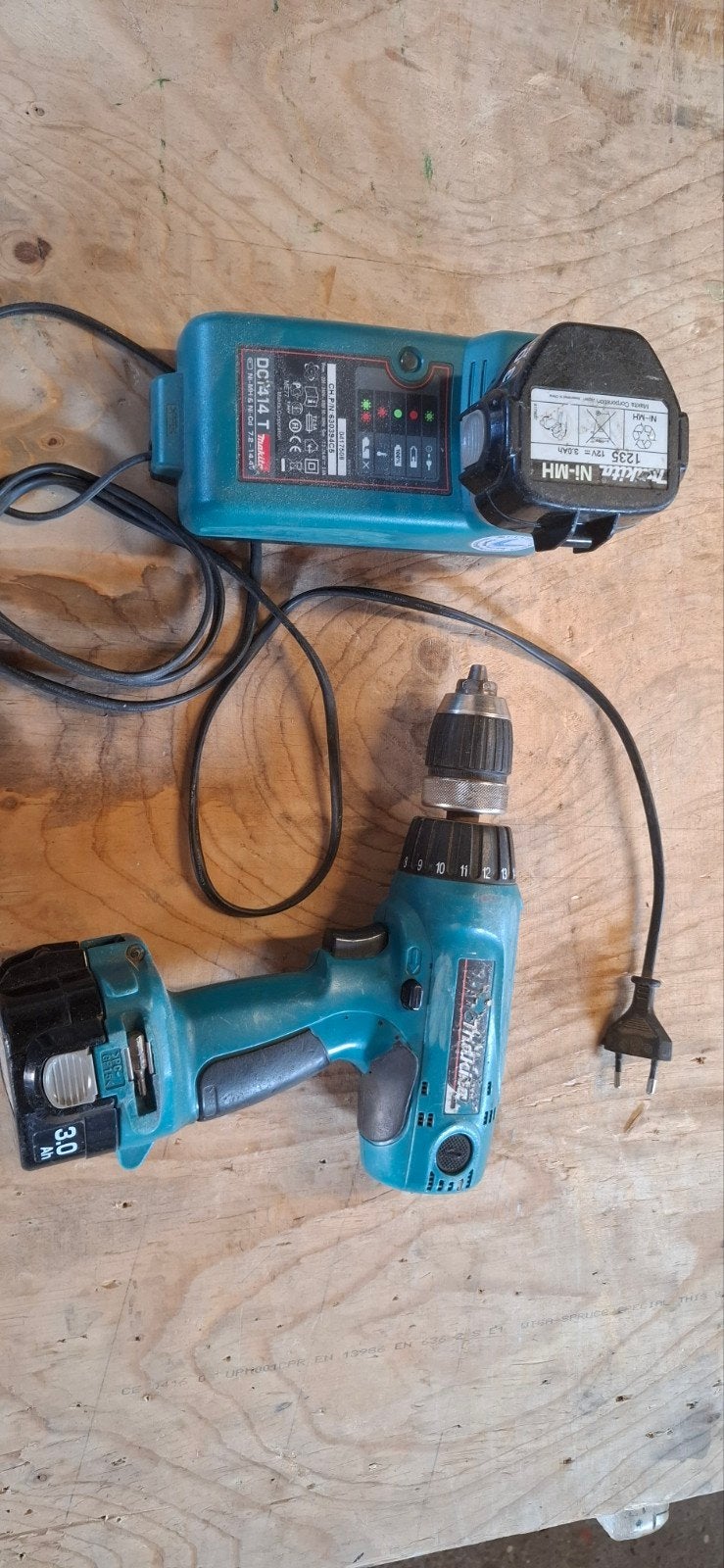 Makita Accuboormachine met lader en accu, Ophalen, Gebruikt