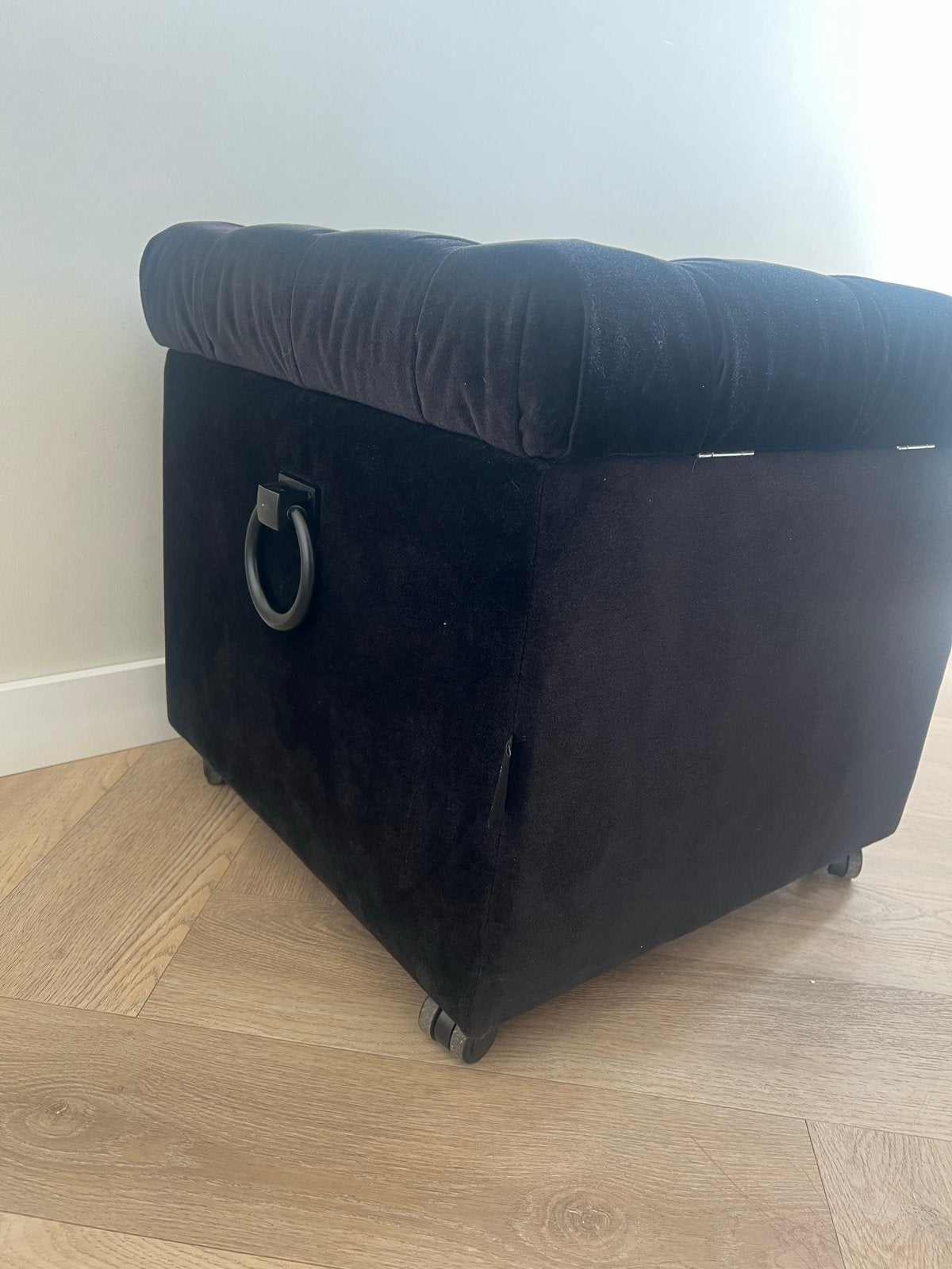 2 poefen met opbergvak en wieltjes, 50x50 cm urban sofa, Huis en Inrichting, Banken | Voetenbanken en Poefen, Ophalen, Gebruikt