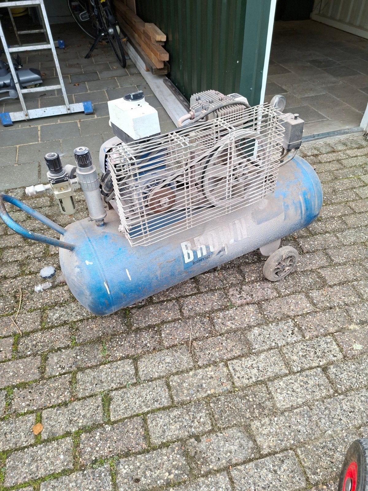 Brown Compressor 400V - Ouder maar betrouwbaar, Doe-het-zelf en Verbouw, Ophalen of Verzenden