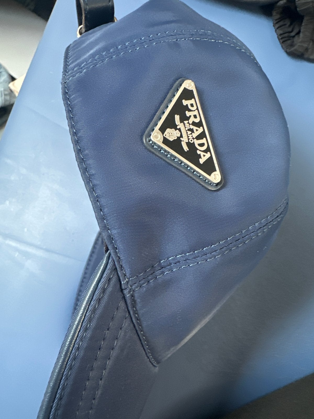 Prada Pet - Donkerblauw Nylon met Logo - Maat M, Kleding | Dames, Hoeden en Petten, Ophalen, Zo goed als nieuw, Pet