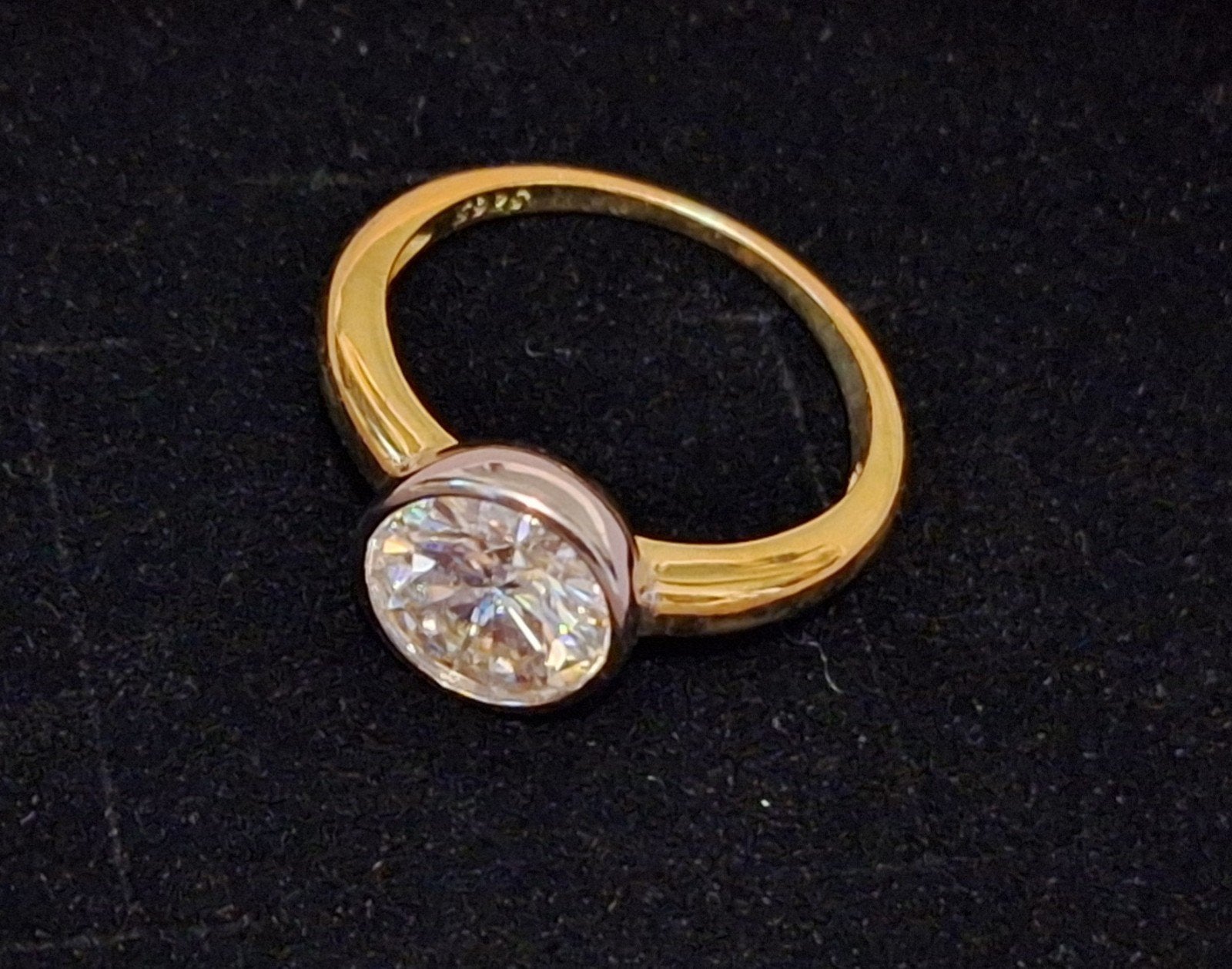 3kt moissanite briljant in S925 zilver vergulde ring., Sieraden, Tassen en Uiterlijk, Ringen, Verzenden, Nieuw, Met edelsteen