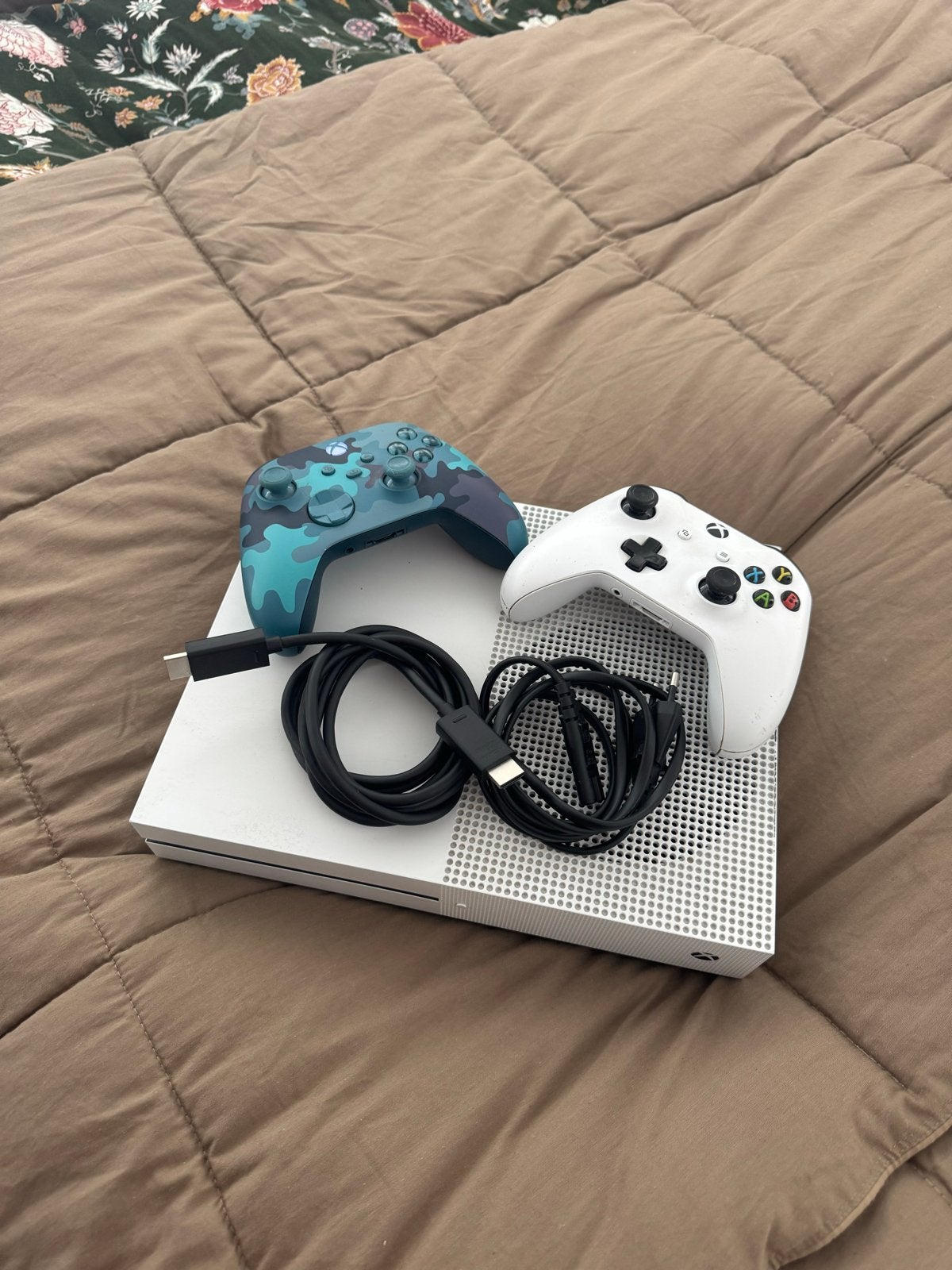 Xbox One S met 2 controllers en GTA 5, Spelcomputers en Games, Ophalen, Met 2 controllers, Xbox One S, Zo goed als nieuw