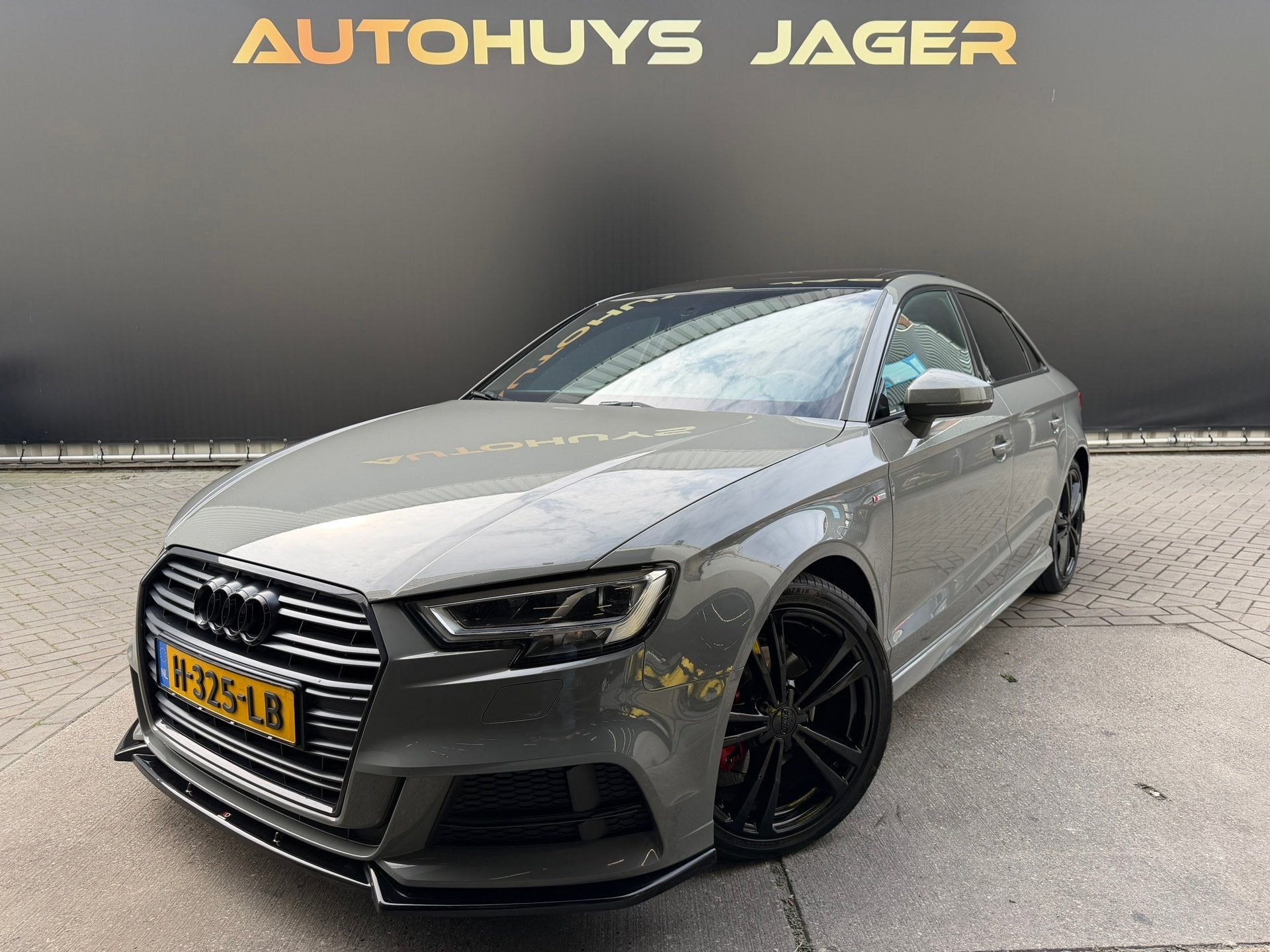 Audi A3 Limousine 35 TFSI Sline Advance Panorama Sport Virtu, Auto's, Dealer onderhouden, 4 cilinders, 150 pk, Leder en Stof
