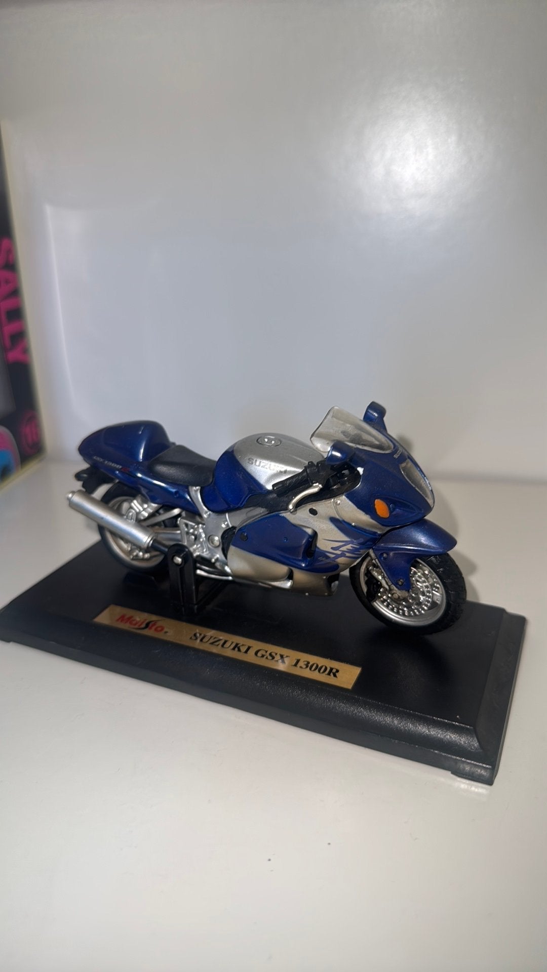Suzuki GSX-R1300 Hayabusa 1:18 grijs/blauw, Ophalen of Verzenden, Zo goed als nieuw, Auto