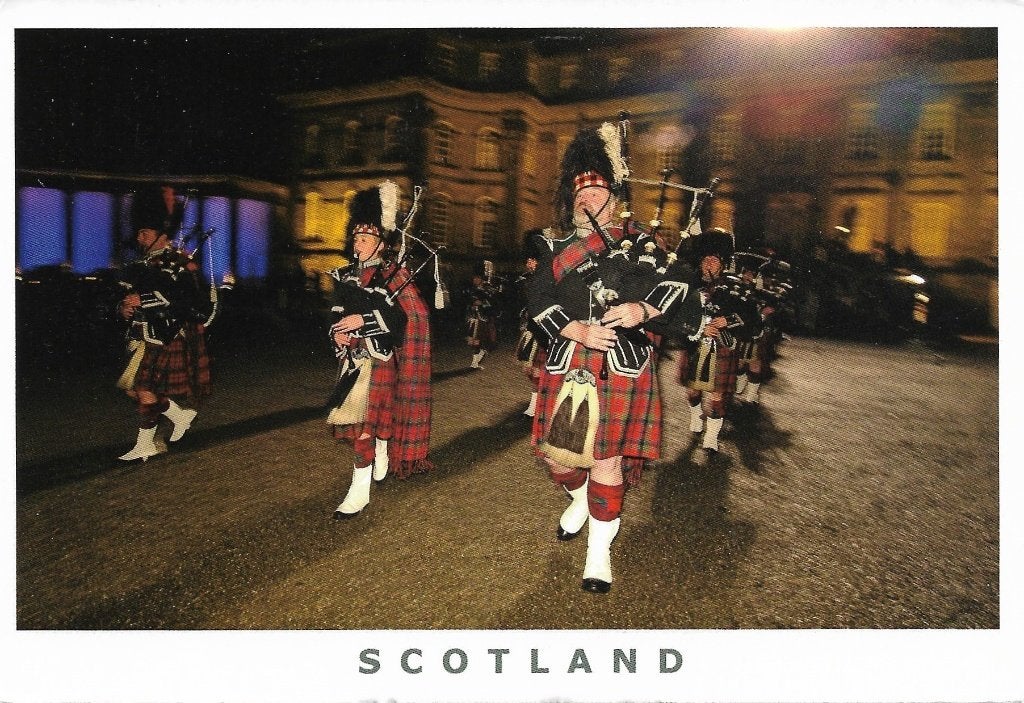 Ansichtkaart  	Schotland	Scottish Pipers, Verzenden, 1980 tot heden, Gelopen, Engeland
