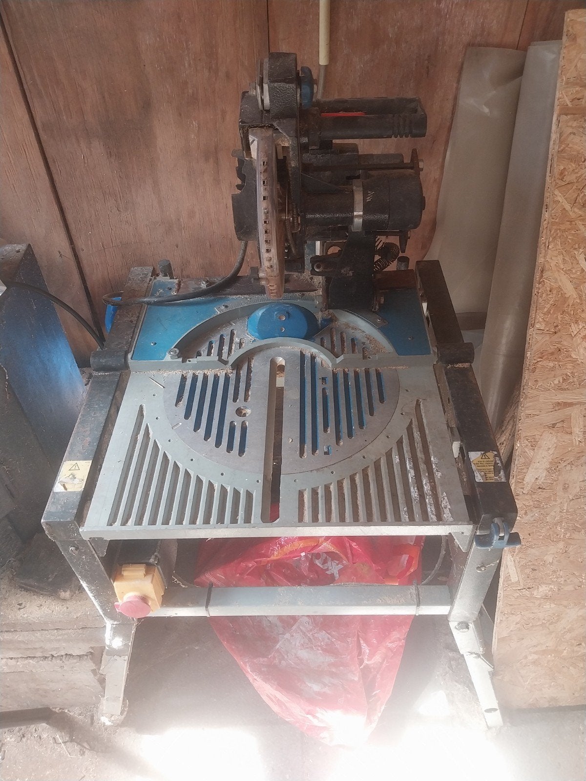FERM Afkortzaag 1200W - Krachtige en Betrouwbare Zaag, Doe-het-zelf en Verbouw, Gereedschap | Zaagmachines, Ophalen, Gebruikt