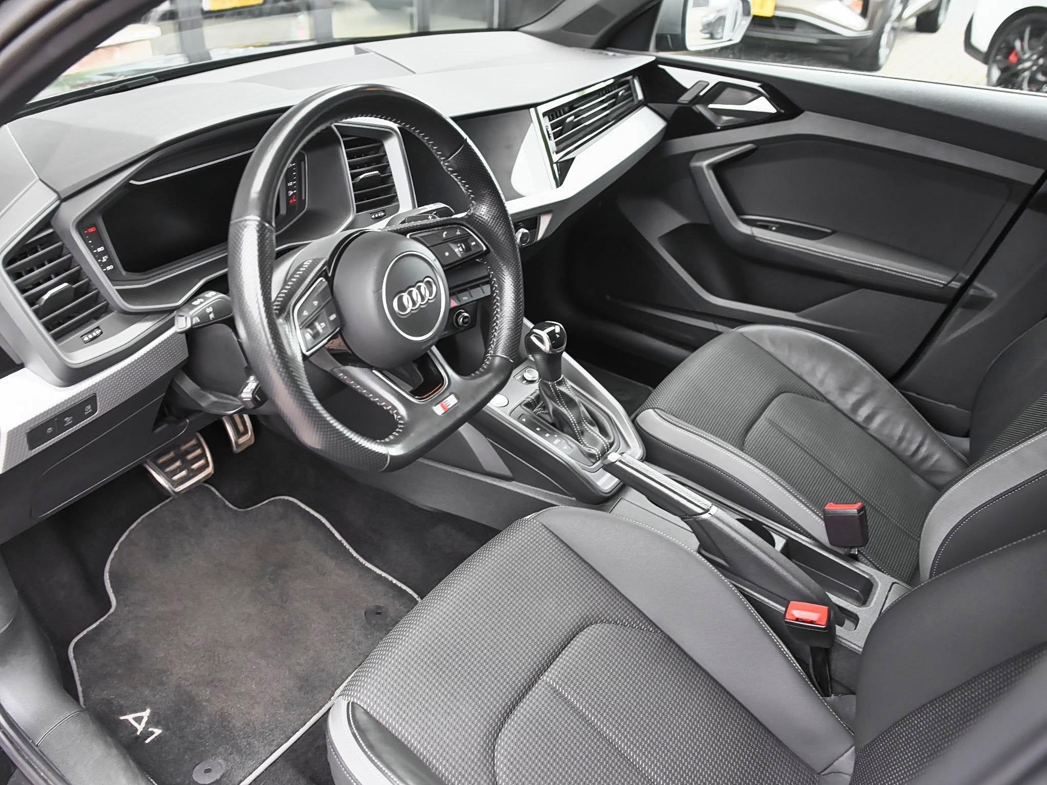 Audi A1 Sportback 40 TFSI Pro Line S Keyless Matrix Apple Ca, Auto's, Lane Keeping Assist, 4 cilinders, 1984 cc, Leder en Stof