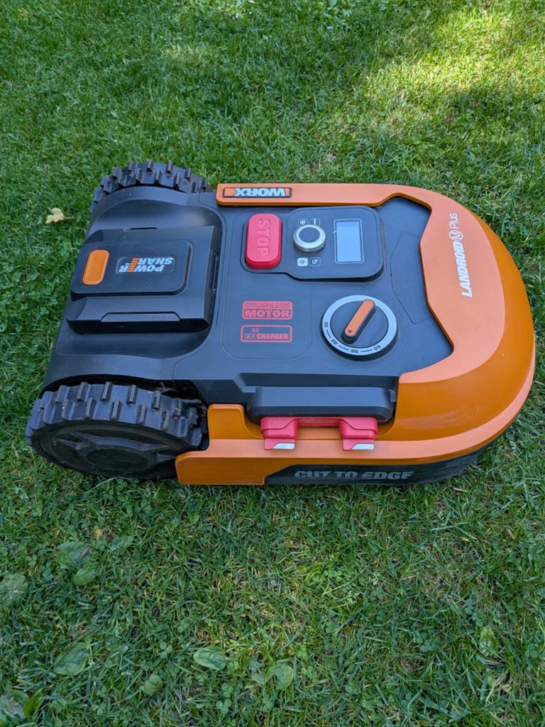 Te koop Works landroid WRE 165 Robotmaaier 500 m2 + Garage, Ophalen of Verzenden, Zo goed als nieuw, Works