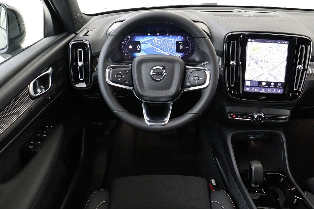 Volvo EX40 SINGLE MOTOR PLUS BLACK EDITION EUROPA 70 kWh -HA, Zwart, Origineel Nederlands, 420 min, SUV of Terreinwagen
