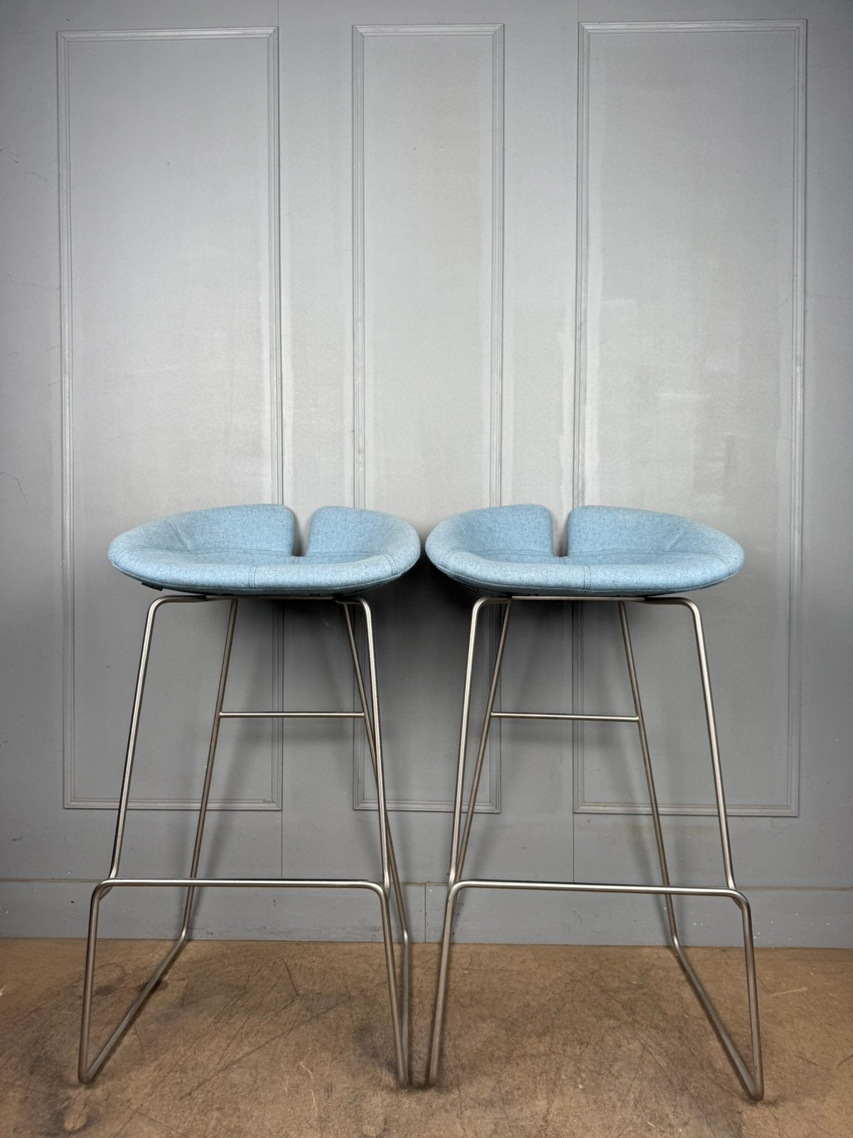 2 Moroso Fjord design krukken, Huis en Inrichting, Barkrukken, 60 tot 90 cm, Ophalen of Verzenden, Zo goed als nieuw, Metaal