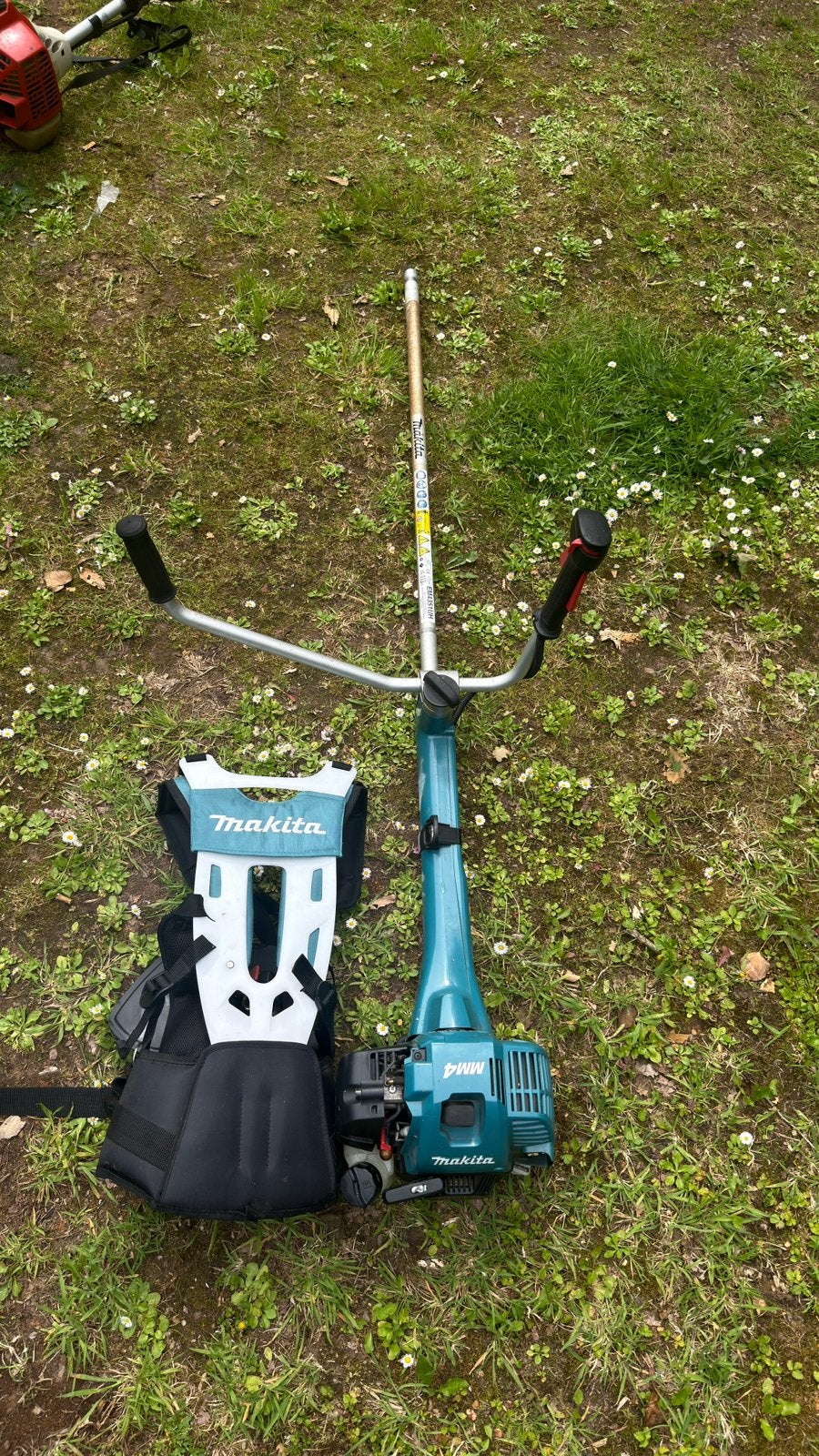 Makita MM4 Benzine Bosmaaier met Harnas (zonder maaikop), Tuin en Terras, Bosmaaiers, Ophalen, Gebruikt, 30 tot 50 cm, Benzine