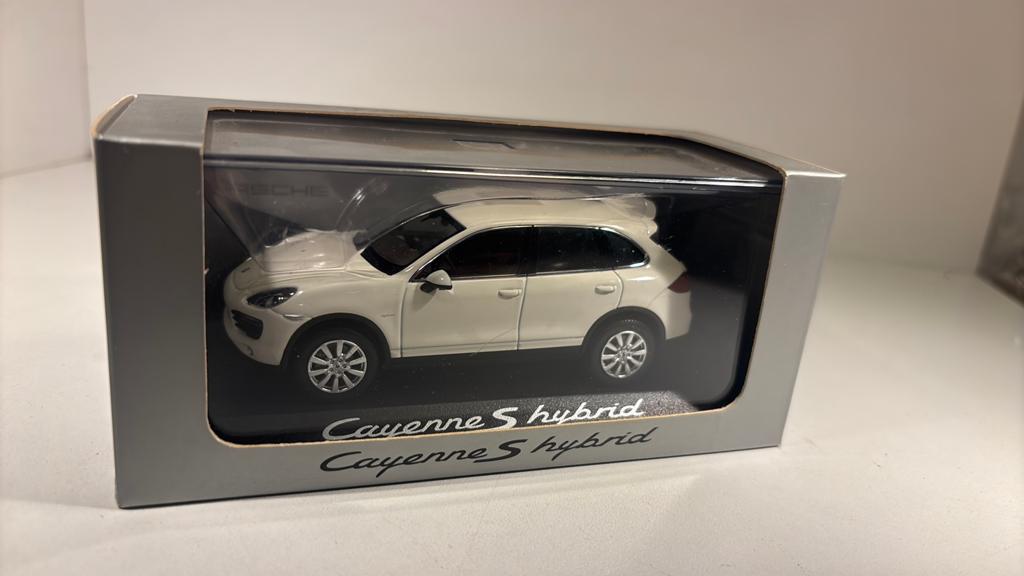 Porsche cayenne s hybrid white minichamps 1.43, Auto, Ophalen of Verzenden, MiniChamps, A