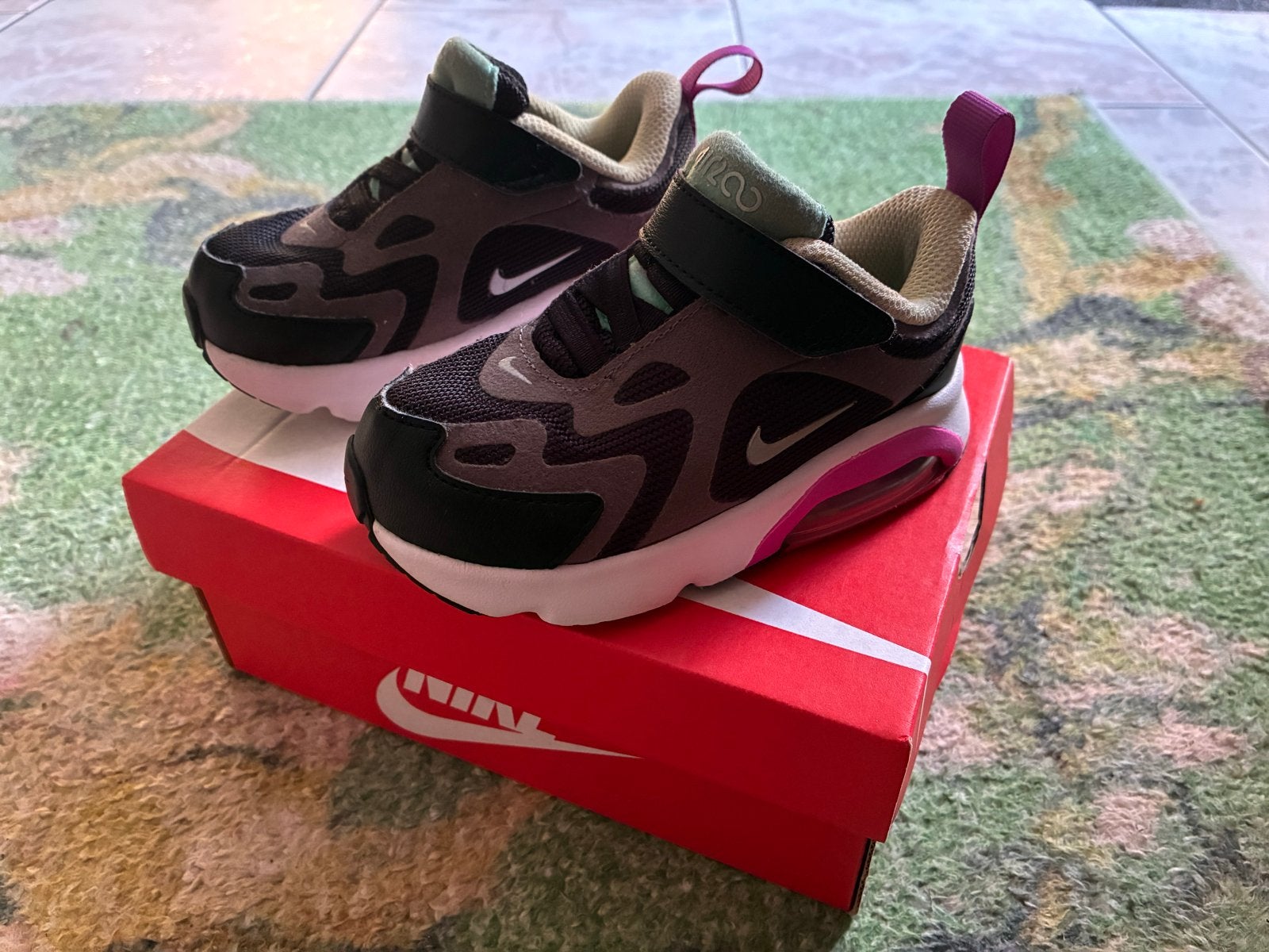 Nike Air Max 200 (TD) sneakers - Maat 23.5 zgan, Ophalen of Verzenden, Zo goed als nieuw, Jongen of Meisje, Sportschoenen