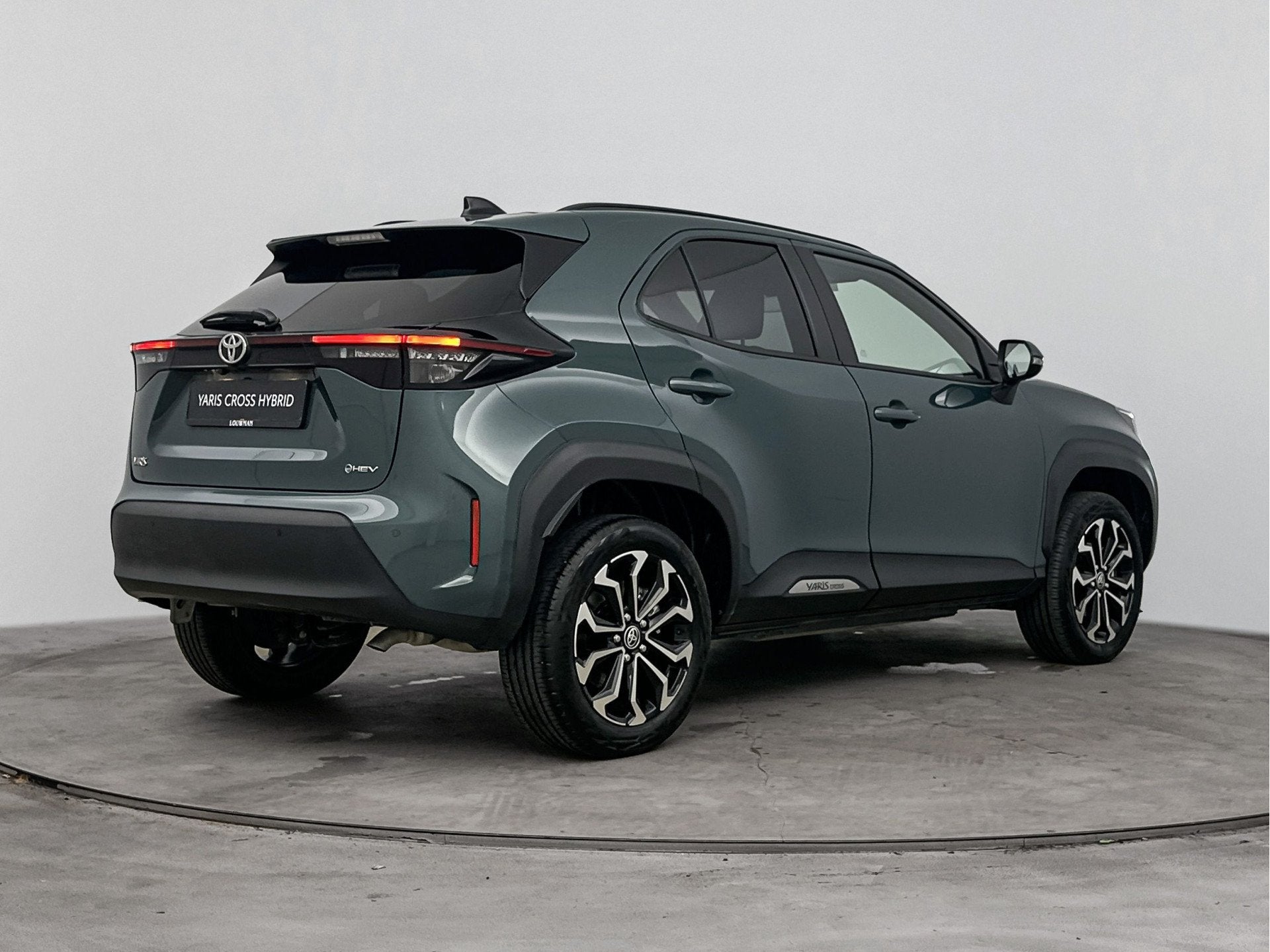 Toyota Yaris Cross 1.5 Hybrid 115 Dynamic | Voorruit-Stuur-S, 12 maanden, Stof, Gebruikt, 116 pk